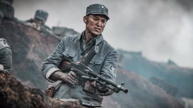 新版《亮剑》被抗战喷发胶的小鲜肉黯然失色,抗战剧变偶像剧_电视