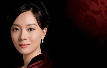 说起陈数,其实要说到小编最熟悉的两部作品,一部是黄晓明版的《新上海