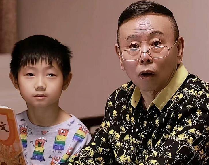 潘長江妻子近照富態十足,祖孫一起游泳太溫馨,10歲外孫像外公_楊雲