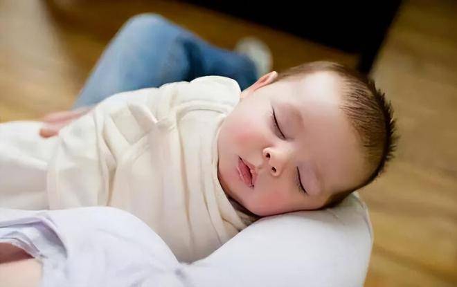 一抱就睡一放就醒怎么办 怎样改掉孩子抱睡的习惯