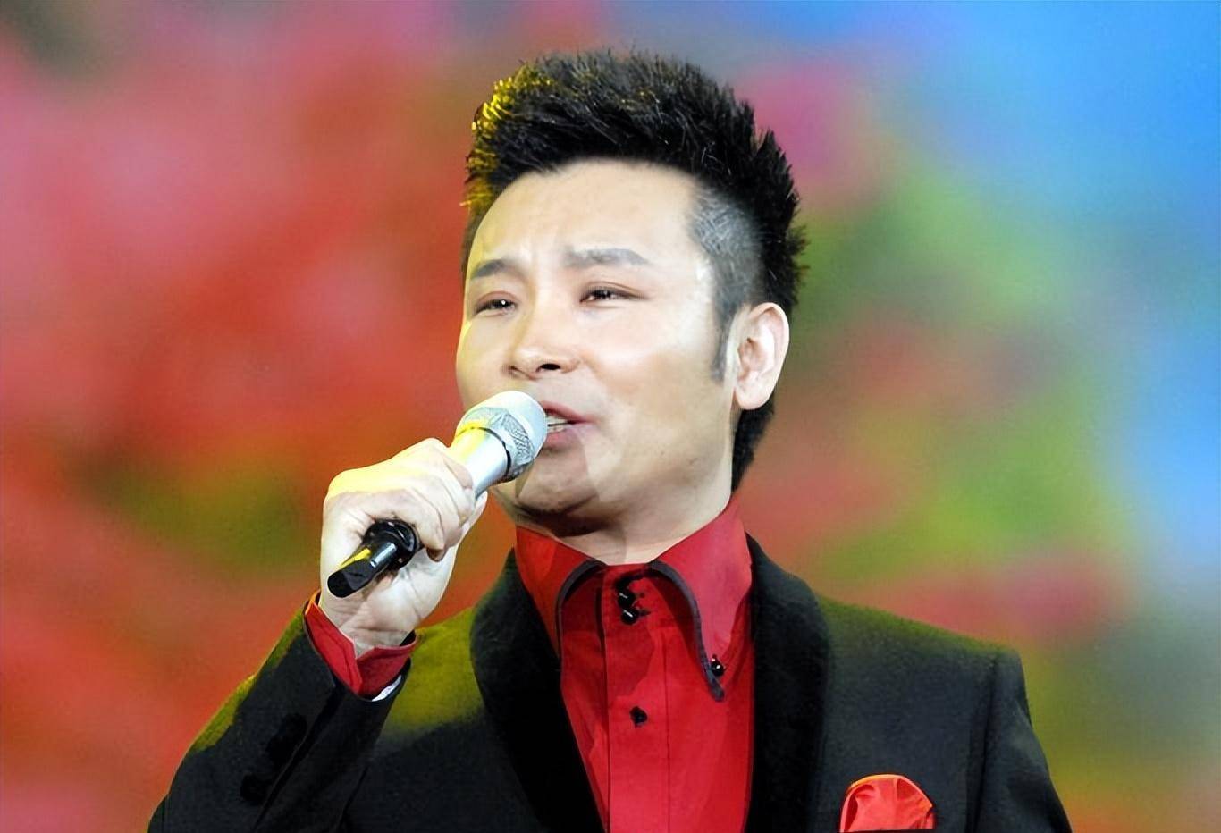 47岁歌手刘和刚闯入北京小院,偷走100瓶30年陈酒……