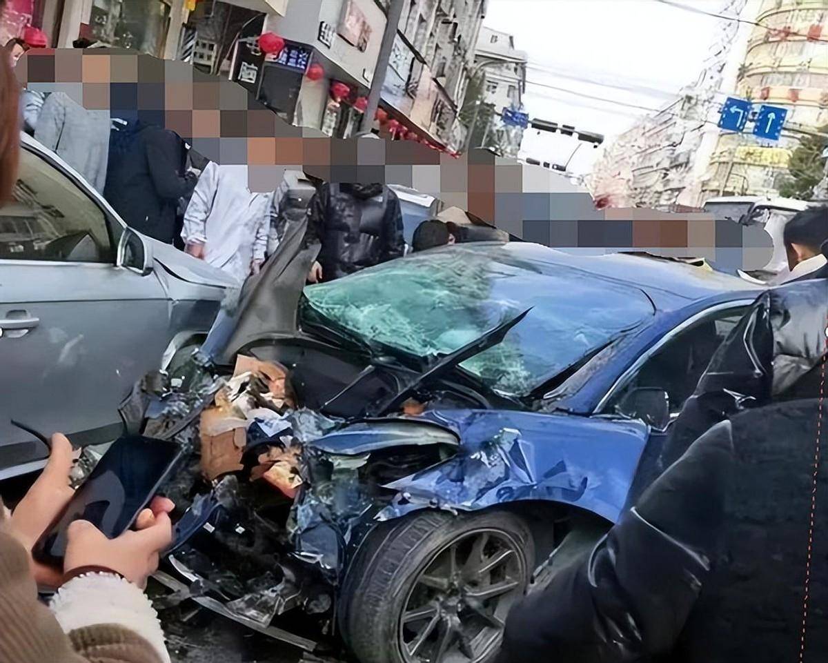 车头损坏严重，车内人员仅皮外伤，谁还敢说极氪001不安全？_搜狐汽车_搜狐网