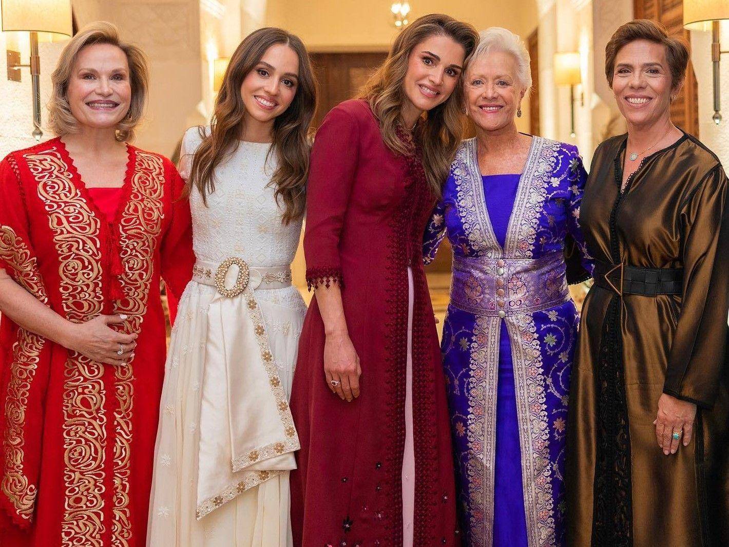 约旦王后拉尼娅为伊曼公主举办的henna彩绘花朵派对,邀请女性亲友共同