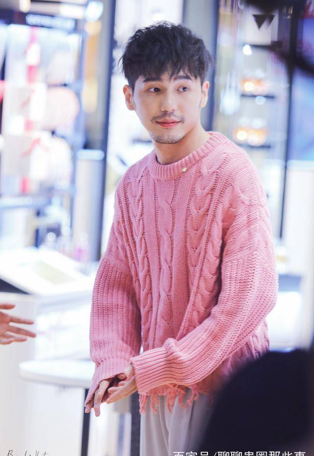 大型"考古"现场白宇哥哥中学时期军训照,能认出的绝对是真爱粉_照片