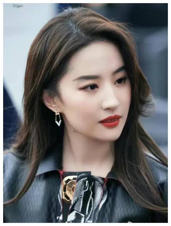 刘亦菲超越年龄的美和谷爱凌超越年龄的成熟_顾爱玲_顾艾玲_外国人