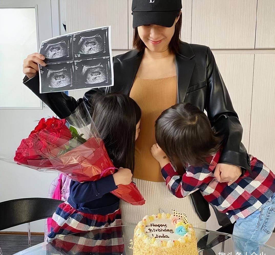 穿紧身衣小腹隆起明显,晒三胎b超照_孩子_社交_妈妈