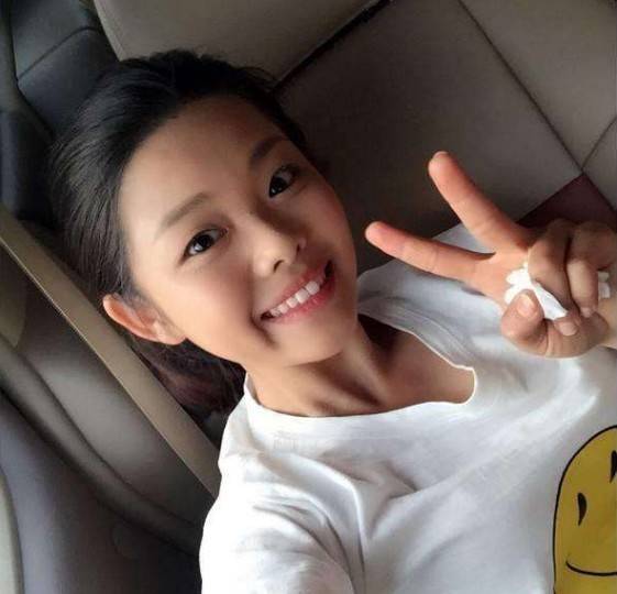 27岁"莫小贝"暴风式长大,曾被嘲最丑童星,今美到你高攀不起_王莎莎