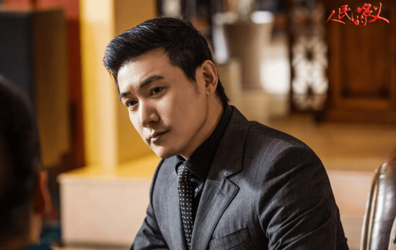 陆毅也顺利实现了转型,通过接演《网民的名义》,《风再起时》,《猎枭