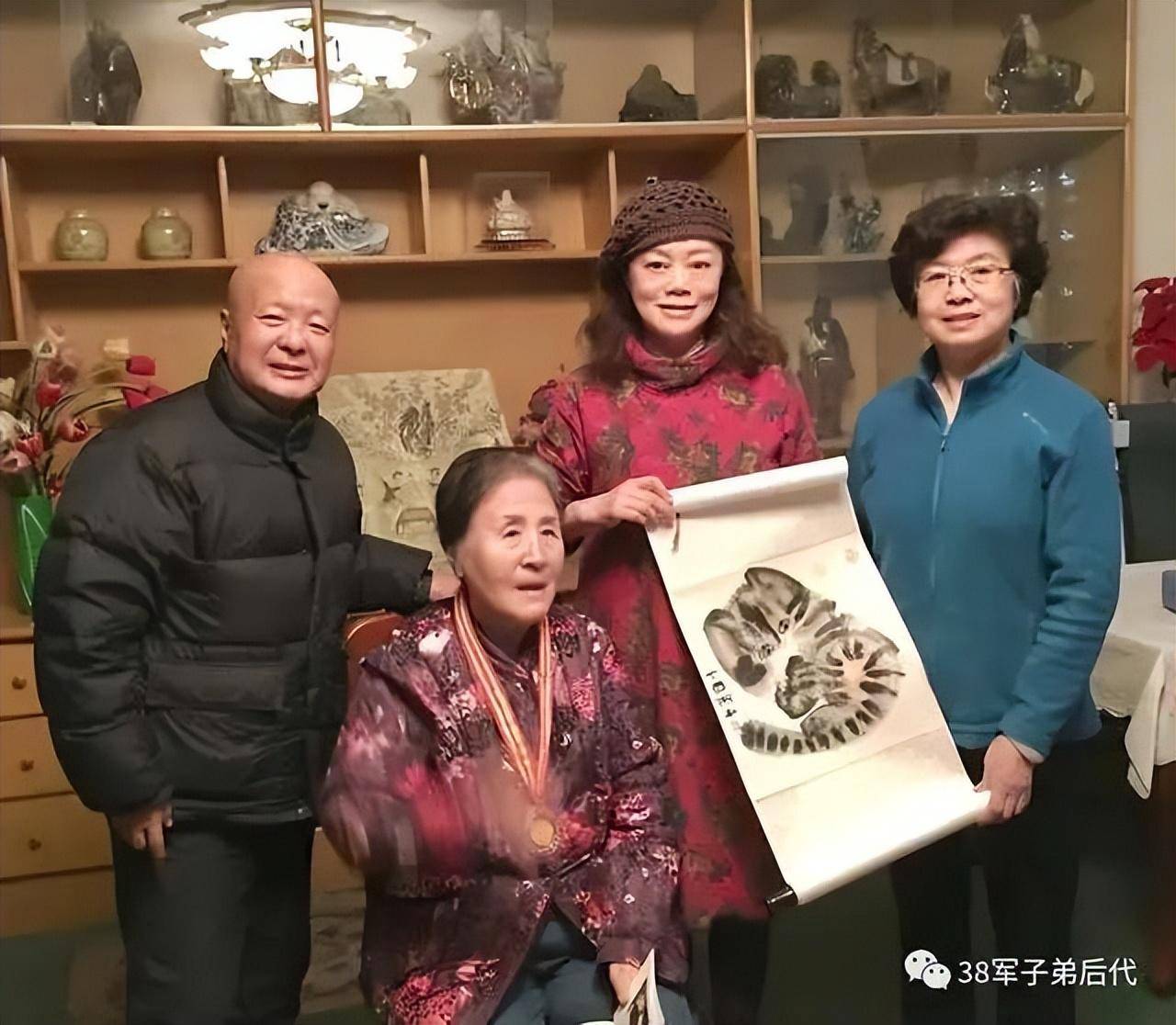 2017年2月1日邢雨中从沈阳来北京看望38军老军长梁兴初将军夫人任桂兰