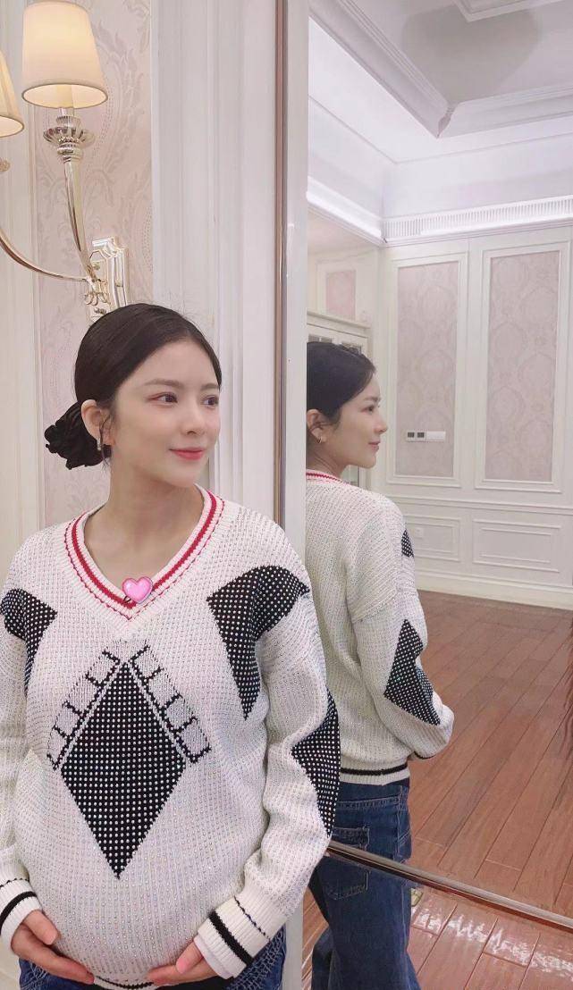 杜淳妻子晒孕照,脖子肤色较黑,问大家卸完货还能白回去吗?