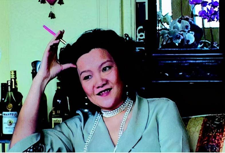 "名门痞女"洪晃:甩陈凯歌,怒怼王思聪,姜文不敢惹,这么飒?