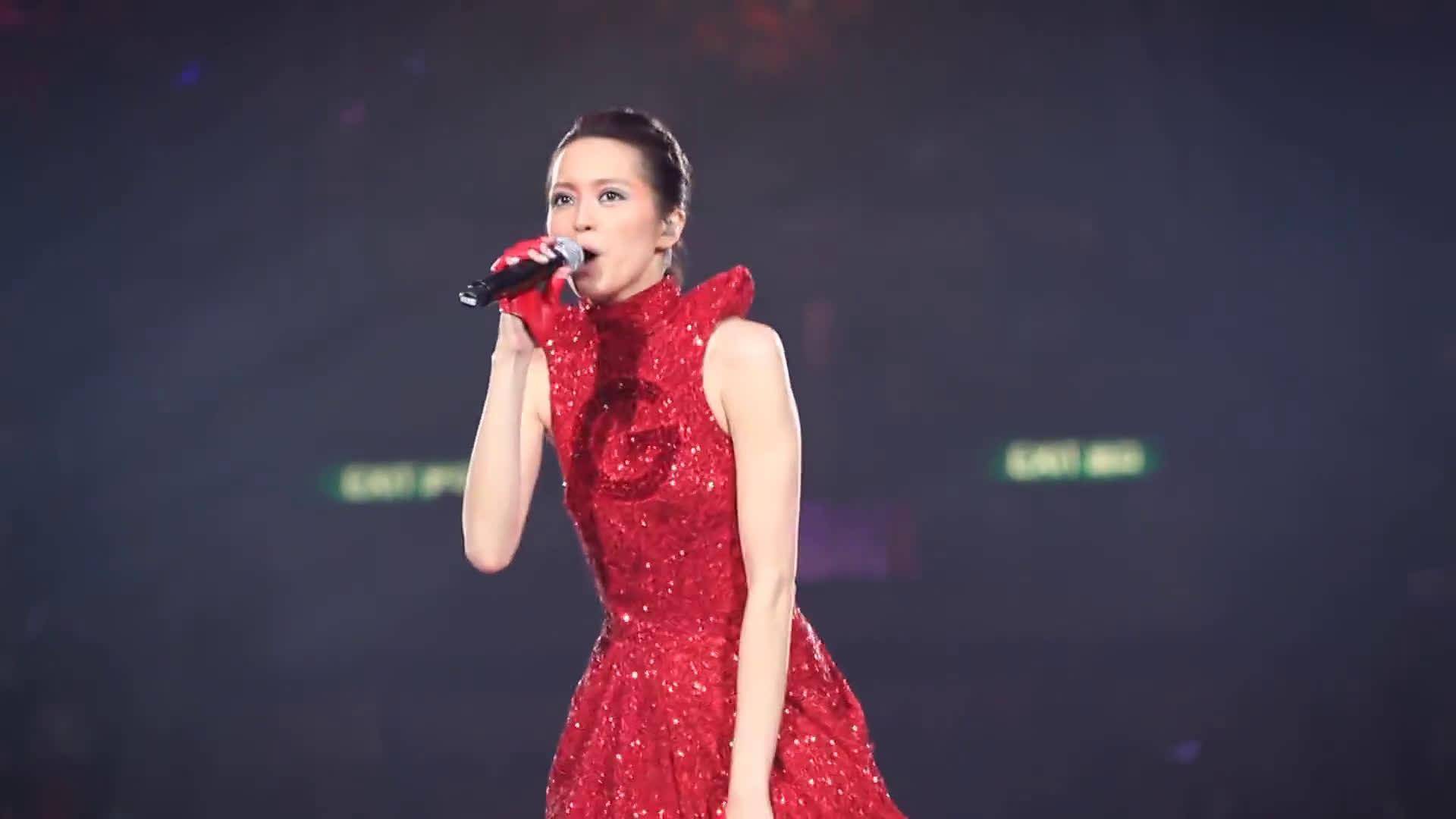 46岁梁咏琪出道照罕见曝光_作品_获得了_电影