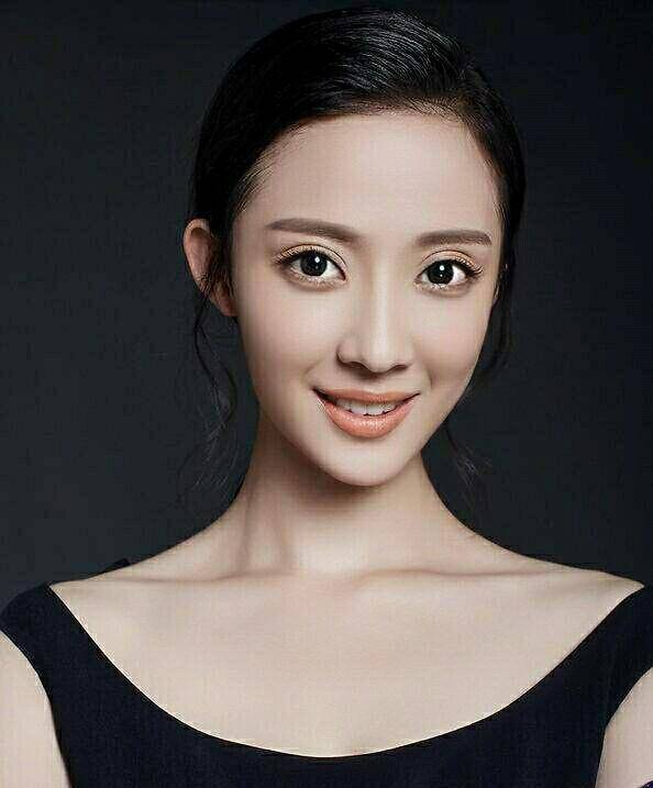 认识孙佳雨的朋友们大多数人都是看过她在几年前的时候,和张一山演过