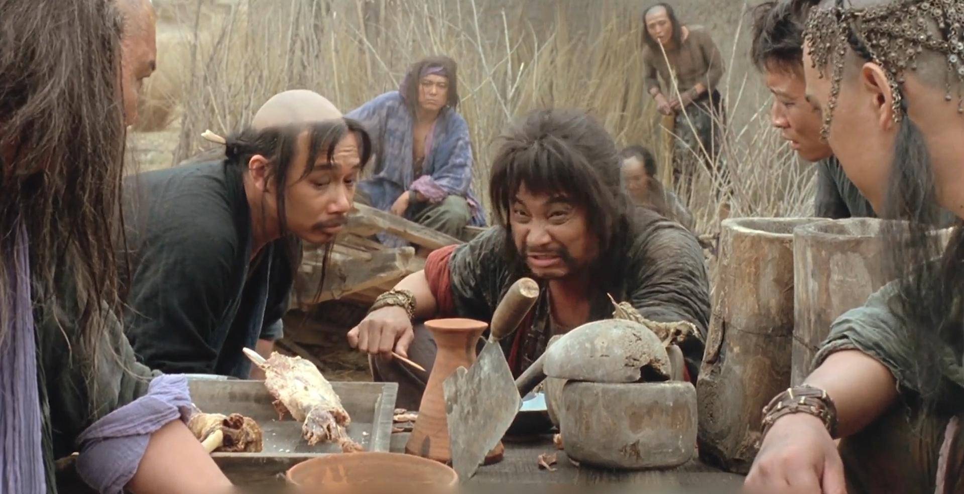 山贼葡萄不过比起朱茵的一人分饰两角,黄金配角吴孟达更是做到了一人