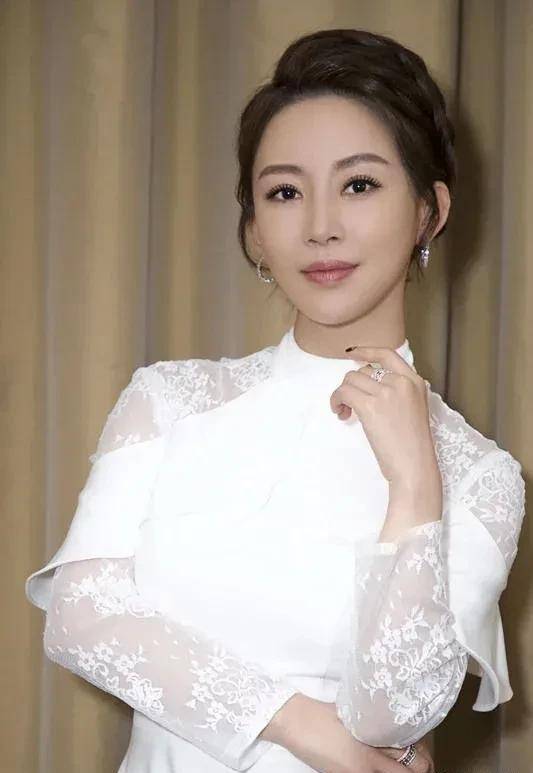 潘晓婷解锁新技能,进入打球高境界,球迷大胆向她发出爱的告白