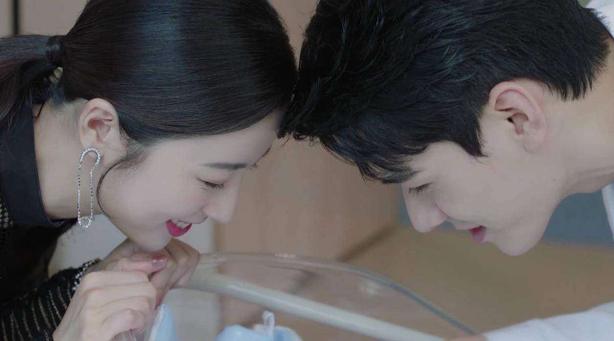 光鲜亮丽的开场之后,女主鹿方宁总裁就开始一个一个