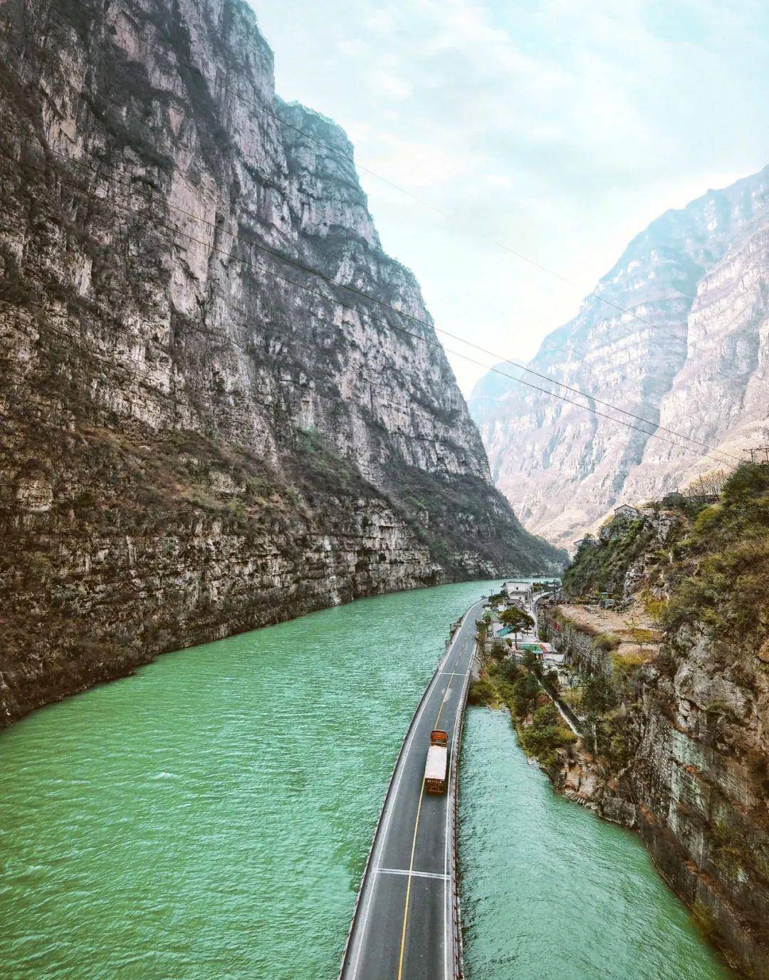 我们最八处美水上公路,简直就是现实版的千与千寻啊!_云南_峡谷_水麻