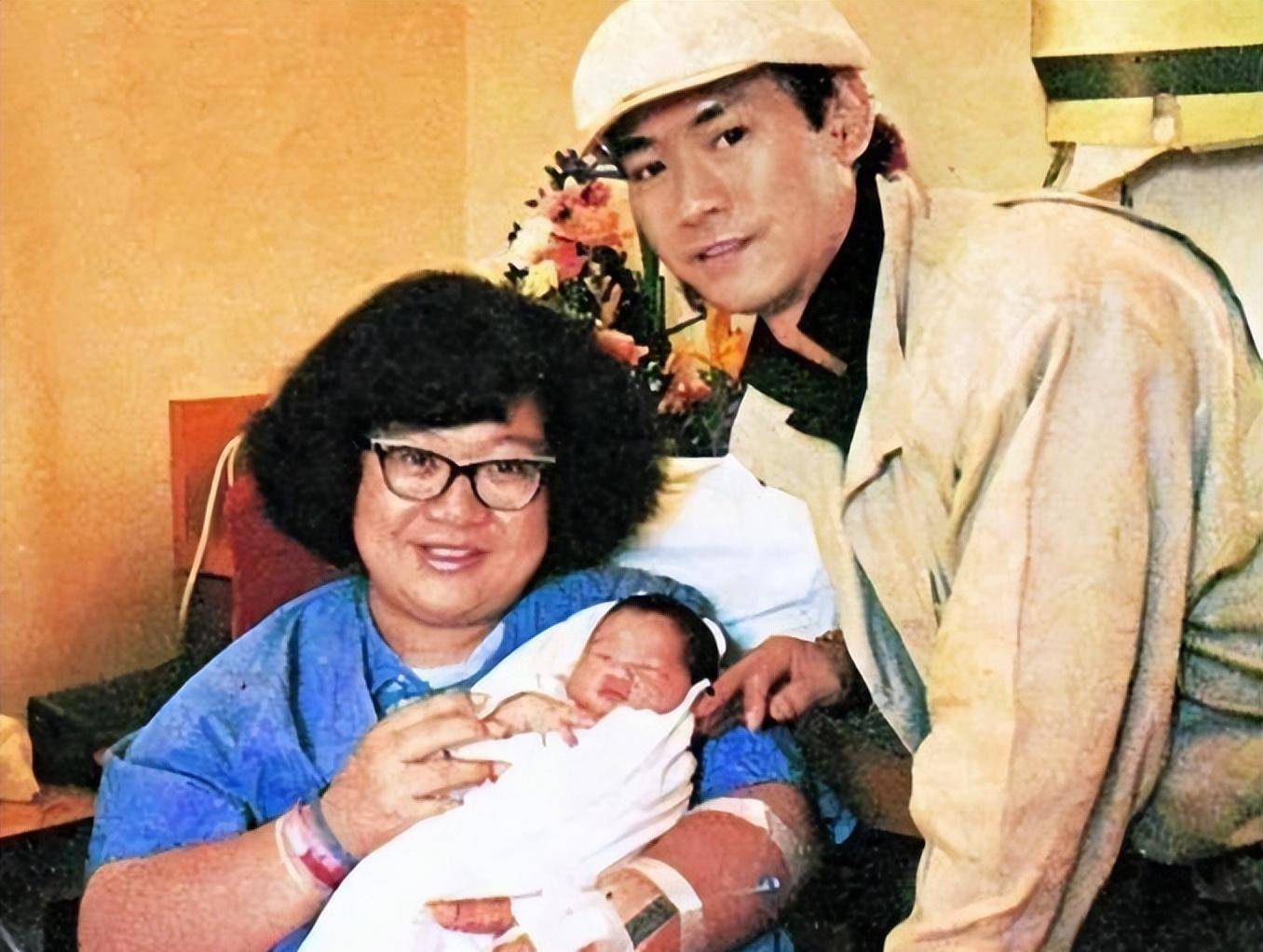 同样是郑少秋基因,把沈殿霞和官晶华的女儿一对比,差距就出来了