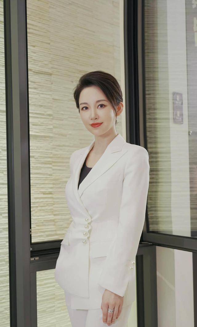 潘晓婷最新写真曝光,冷季女神果然名不虚传,粉丝直呼她太美了!