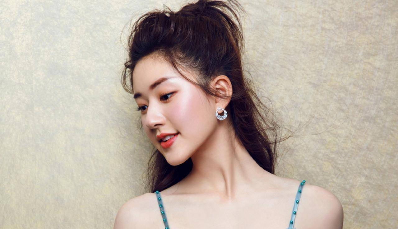 被央媒批斗,耍大牌,无视观众,这8位频频翻车的明星,该停下了_赵露思