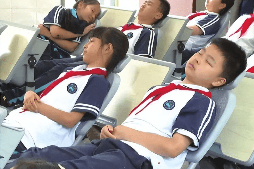 委员建议将中小学生睡眠质量纳入考核 影响中小学生睡眠不足的因素有哪些