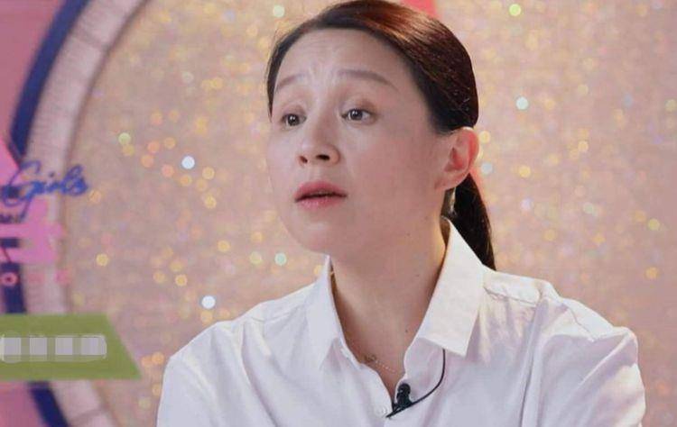 龙丹妮的合照,配文"经常被骂成组合"很贴切_杨幂_网友_袁巴元