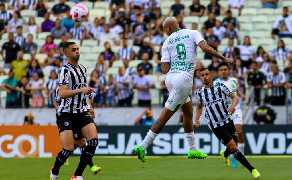 巴西足球甲级联赛第32轮综述:帕尔梅拉斯队被逼平放慢夺冠步伐_比赛