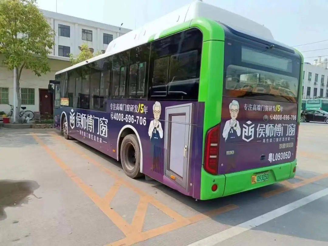 公交车广告投放图片