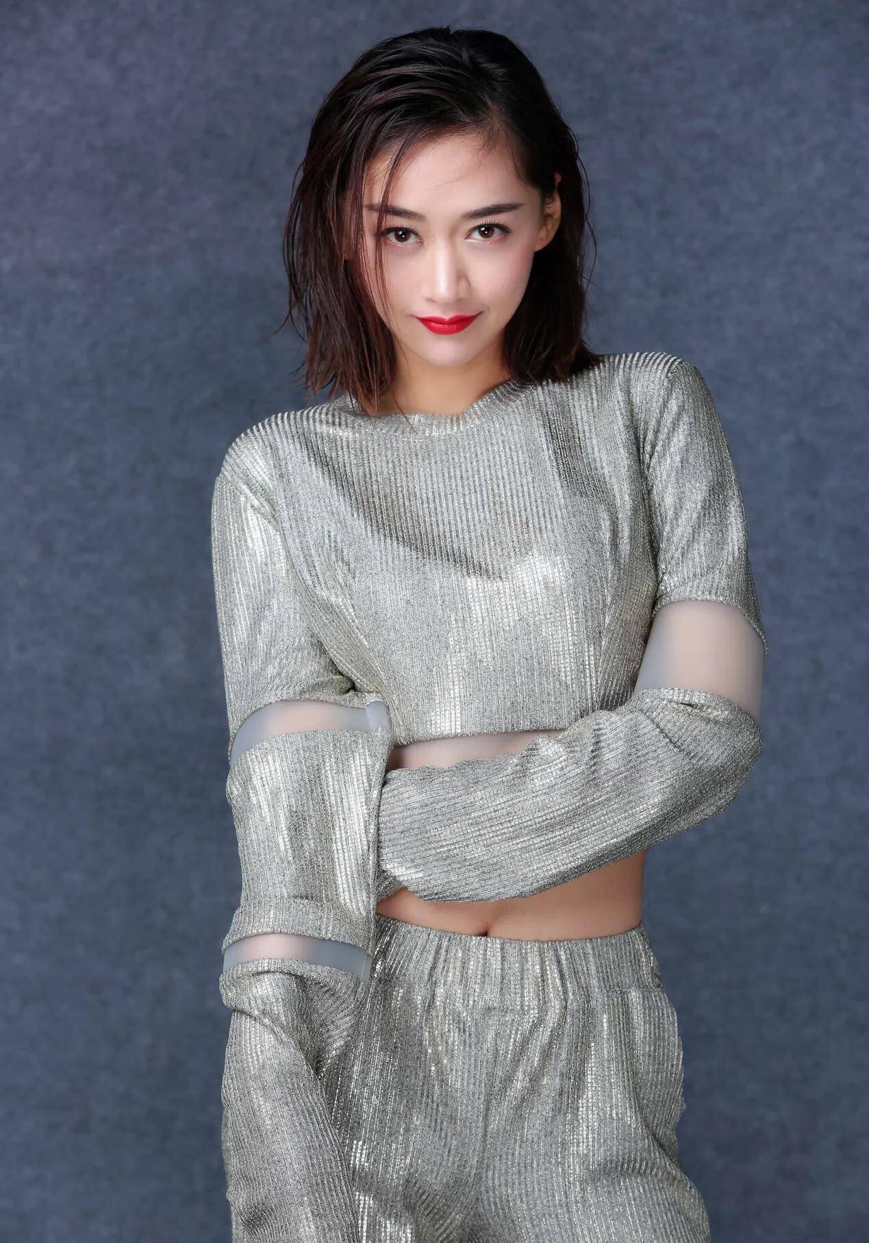 在剧中,饰演没有演技,爱耍大牌的当红女演员苏小糖的演员叫张璐瑶.