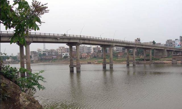 广东廉江市一个镇,城镇位于省界边,距离广西"一步之遥"_石角镇_水库