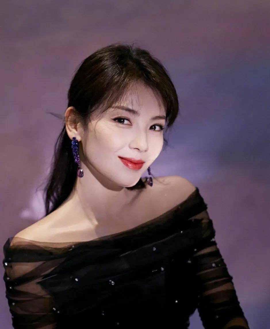 成熟性感又不失女人味刘涛