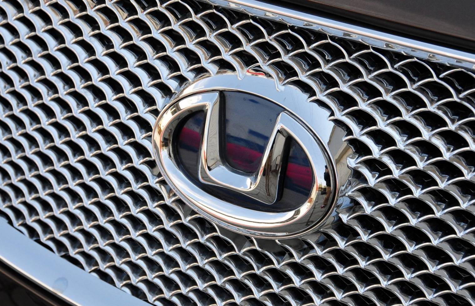 一汽集团手中收购了山东荣成汽车厂,更名为荣成华泰汽车股份有限公司