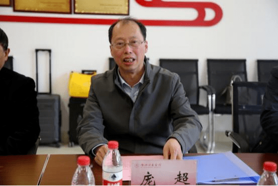 校长陈晓春讲话)晚上座谈交流会上,内江市人民政府常务副市长何政出席