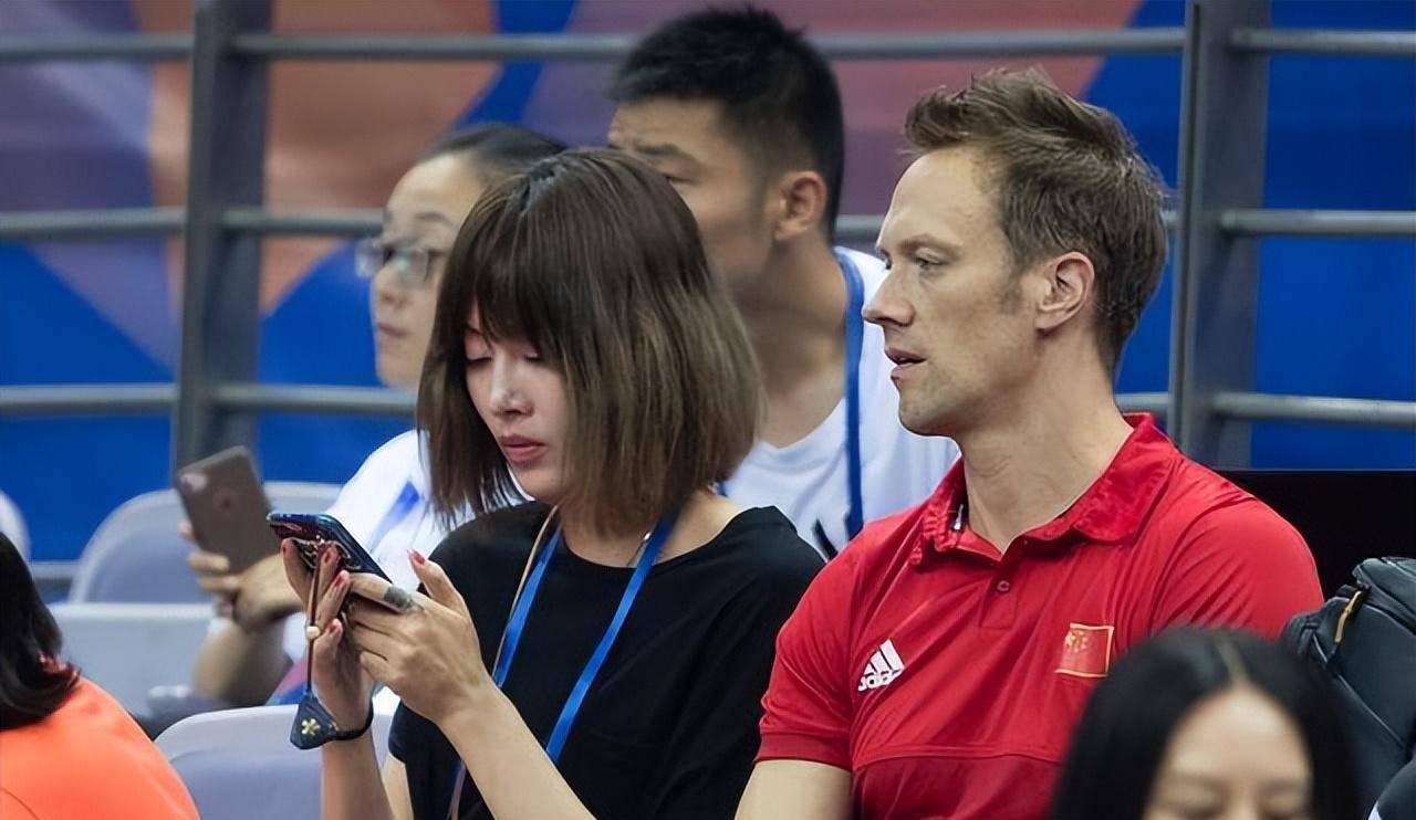 中国女排马蕴雯:嫁给17岁美国白人,在社交媒体上"炫富"_训练_雷特