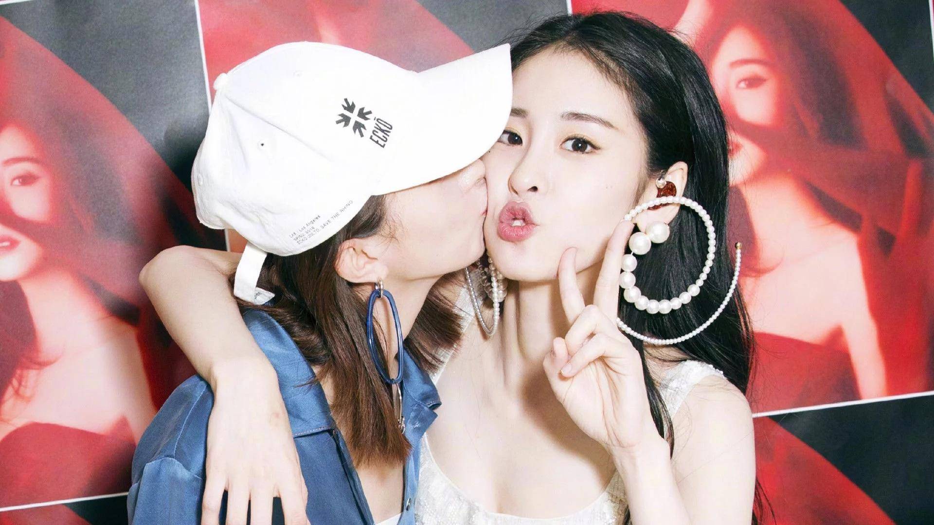 花花张碧晨,他们的女儿正脸照曝光,几乎是一比一复刻华晨宇_声音_音乐