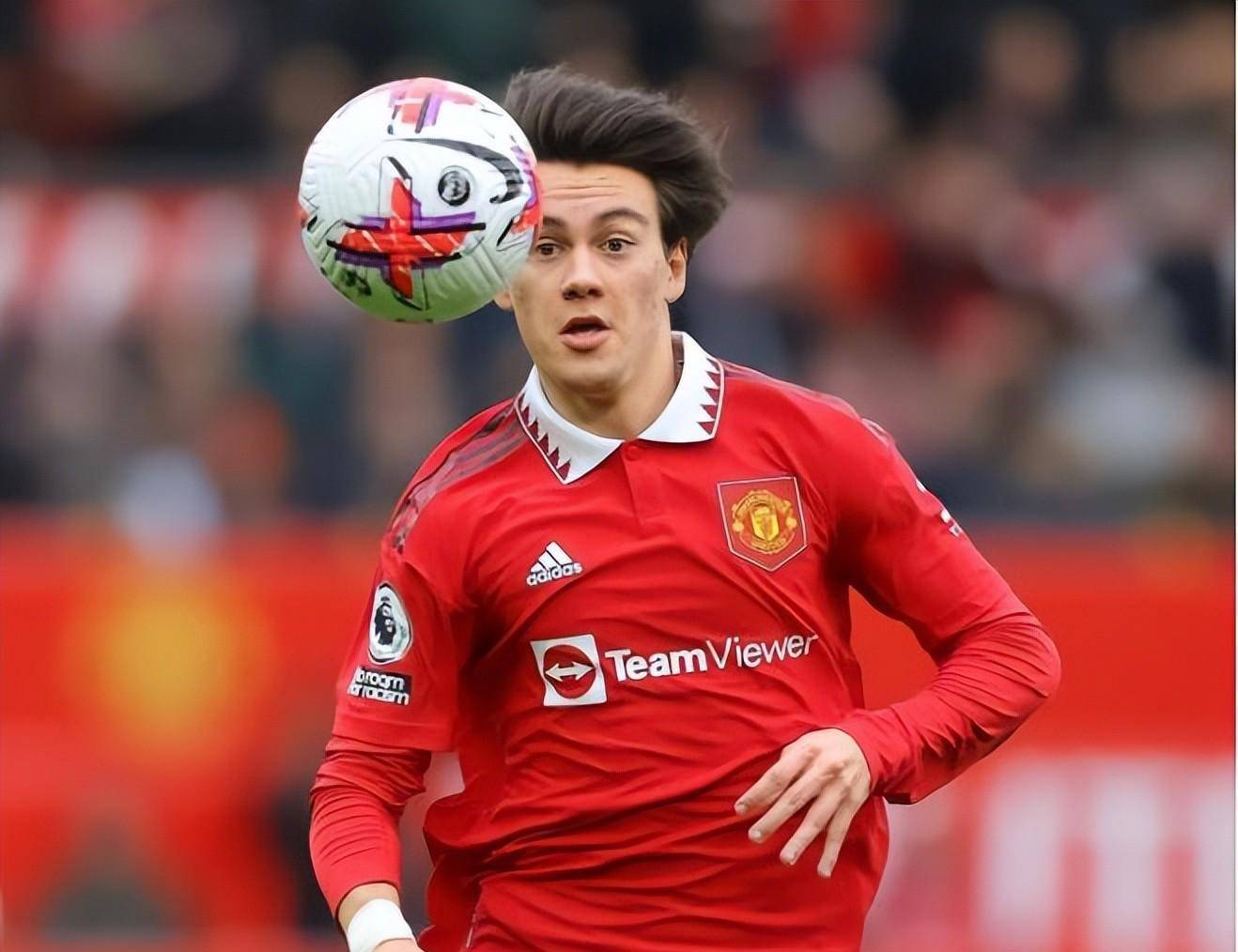 尽管瓦拉内认为对曼联很重要,但小将佩利斯特里很可能离开曼联_比赛