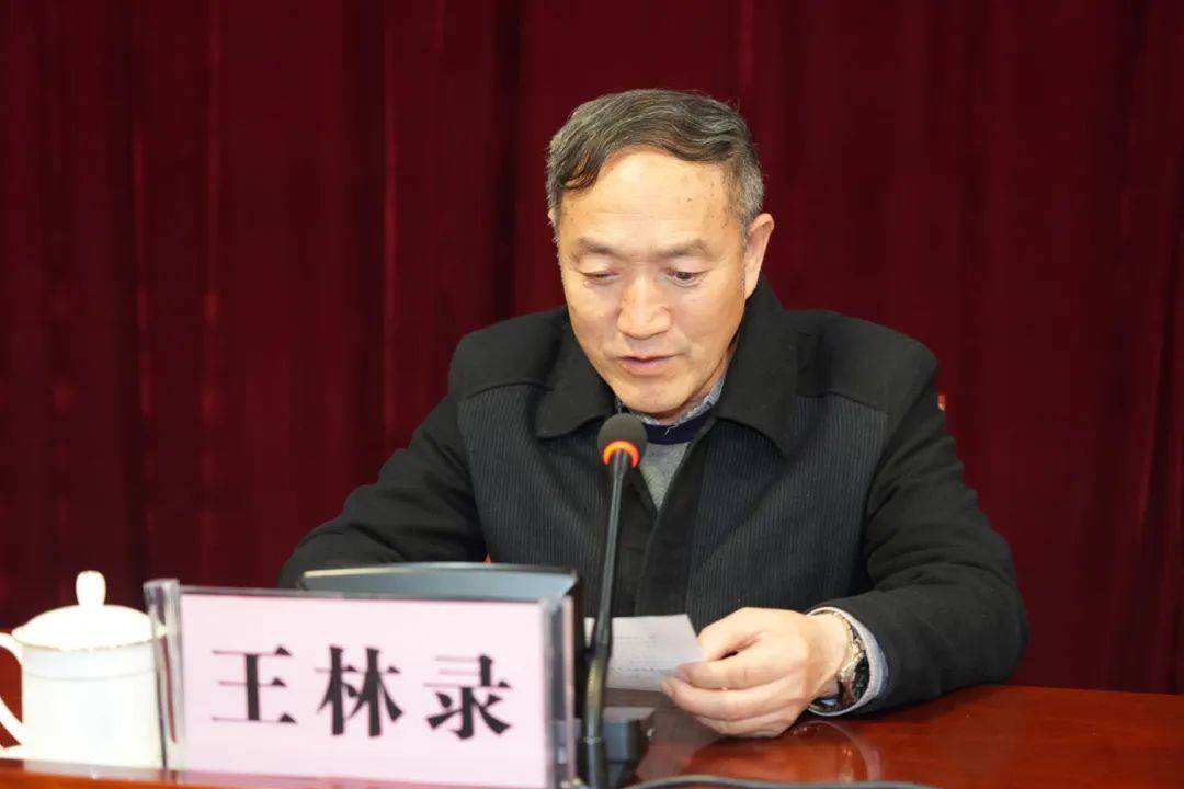 宝鸡市延安精神研究会副秘书长,原宝鸡市卫生监督所书记雷晓虎和区委