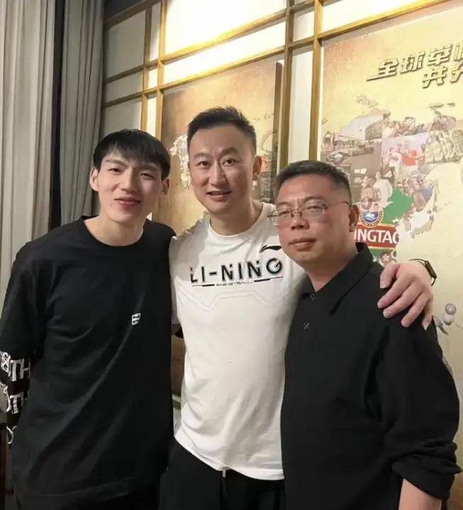 大逆转:刘维伟赛场怒不可遏,方俊赛后谈笑风生,这是cba江湖_特鲁姆普