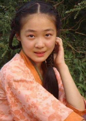 曾经《暖春》中的小花,让无数观众泣不成声,如今21岁变成美少女_齐