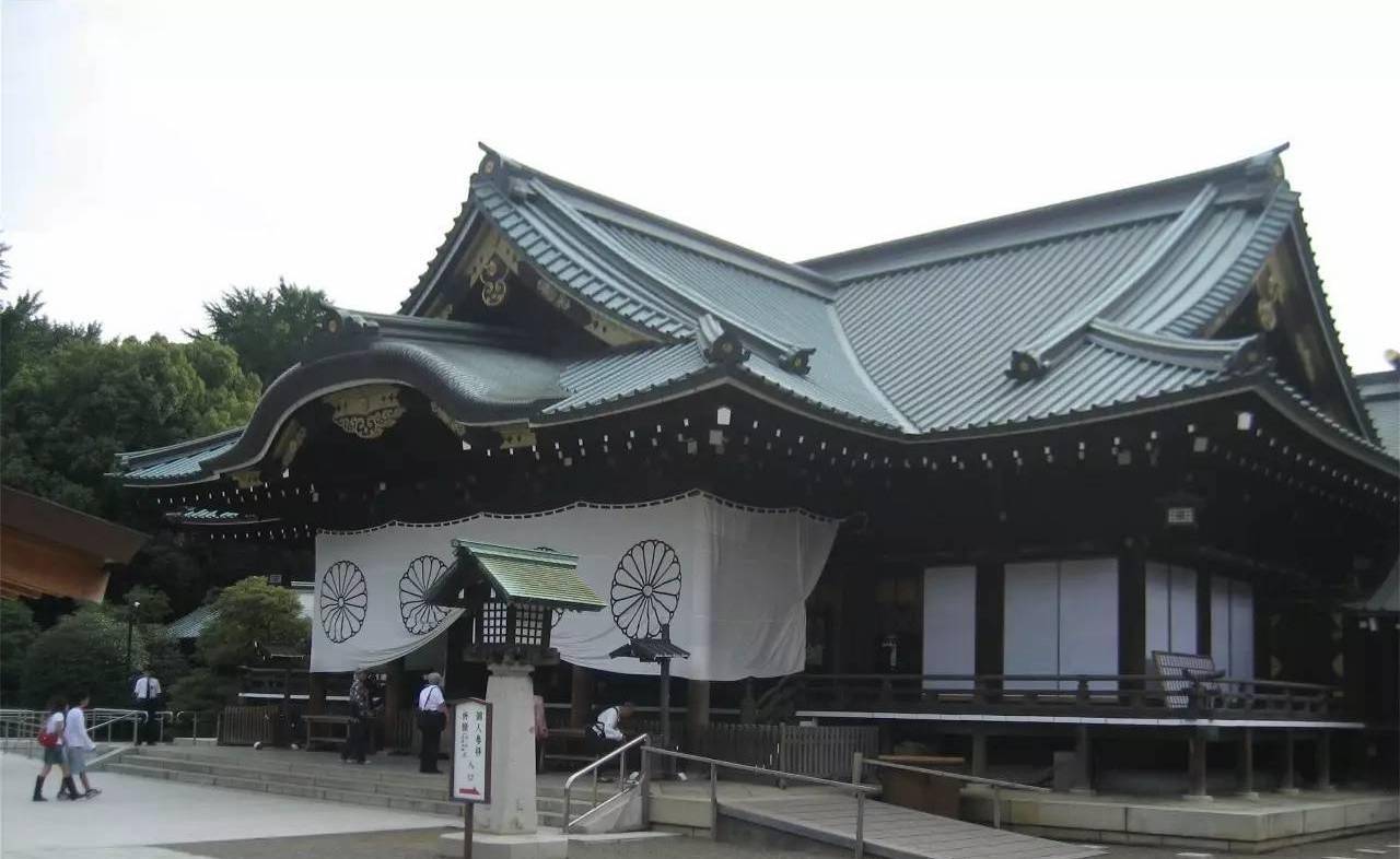 985高校出版社犯低级错误,靖国神社竟登日本旅游介绍书籍的封面_问题
