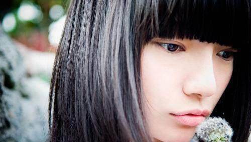 模特演员常春晓在t台上的出色身材如今已成为孩子妈妈