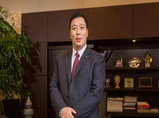 江苏首富陈建华,身家高达2600亿元,每天坐直升机上下班