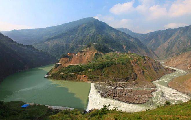 中国第一大火山堰塞湖图片