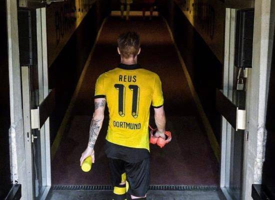 球队忠臣遭耻辱报价,降薪50%仍再打压,联手c罗或可人财双收_罗伊斯若