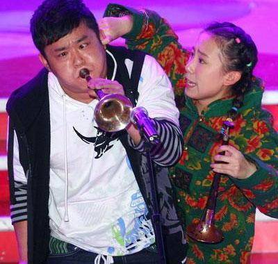 丫蛋前夫王金龙近况凄惨,跳艳舞发福认不出,家中大白墙杂乱寒酸_生活