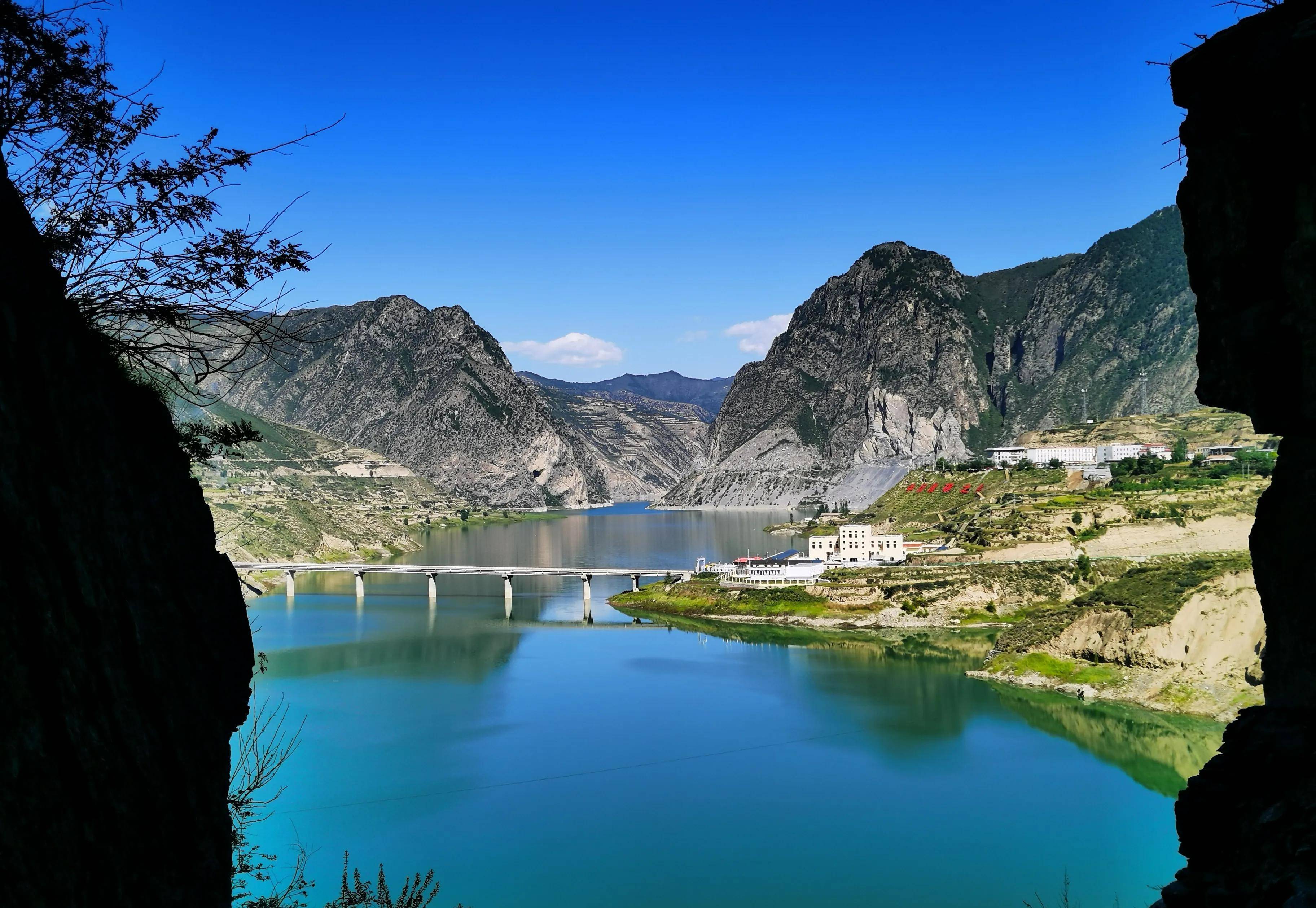 生于1970年,1990年甘肃省庆阳林校林学专业毕业,祖籍陕西华阴,卓尼县