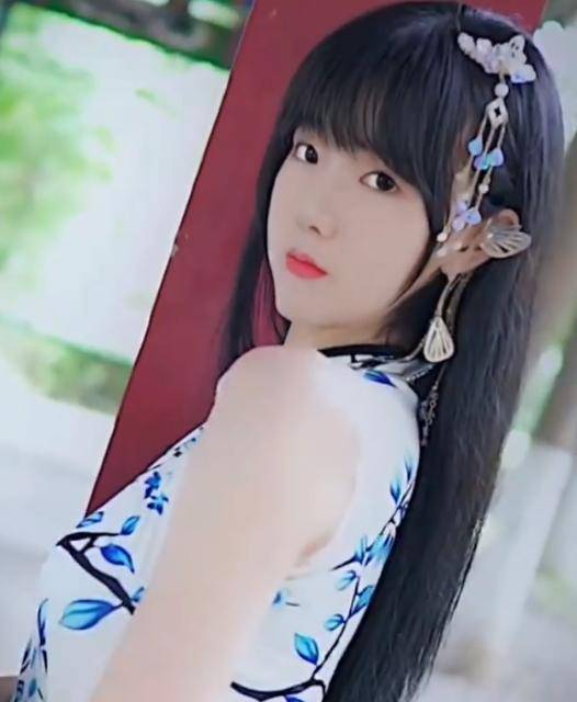 "吃个桃桃"风小逸又出来作妖刷存在感,改头换面依然是伪娘一个