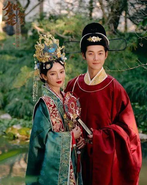 浅谈——唐朝红男绿女婚嫁礼服特征研究_服饰_时期_中国