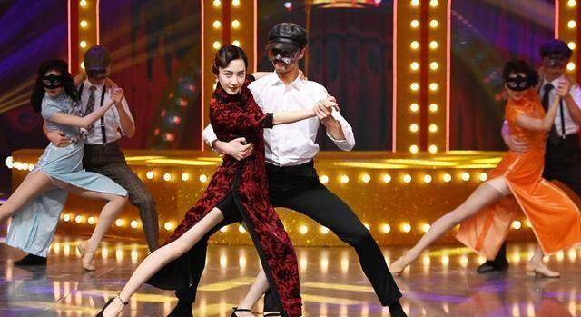 35岁的王丽坤真的很努力!