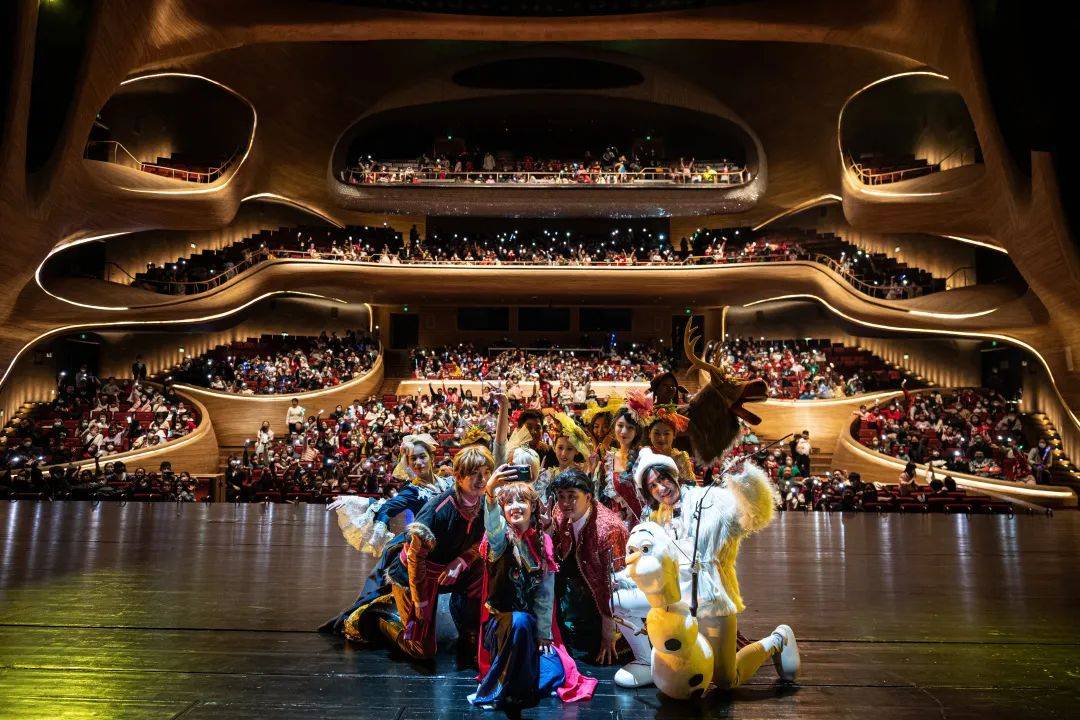 龙江冰雪热 文旅开门红_旅游业_游客_滑雪场